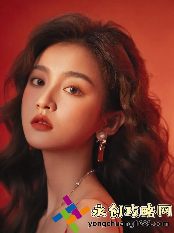 揭秘＂lisa仅剩一条腰链＂背后的时尚密码与穿搭技巧